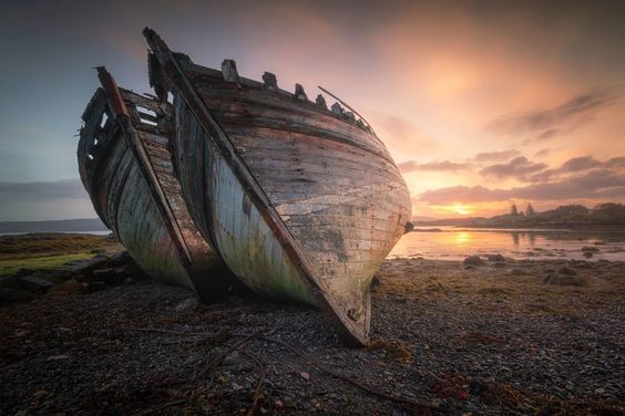 Good Morning from Scotland 🏴󠁧󠁢󠁳󠁣󠁴󠁿 Sunrise at Salen, Isle of Mull 📸Damiensheildsdotcom on Instagram instagram.com/p/C6GltI-il9x/