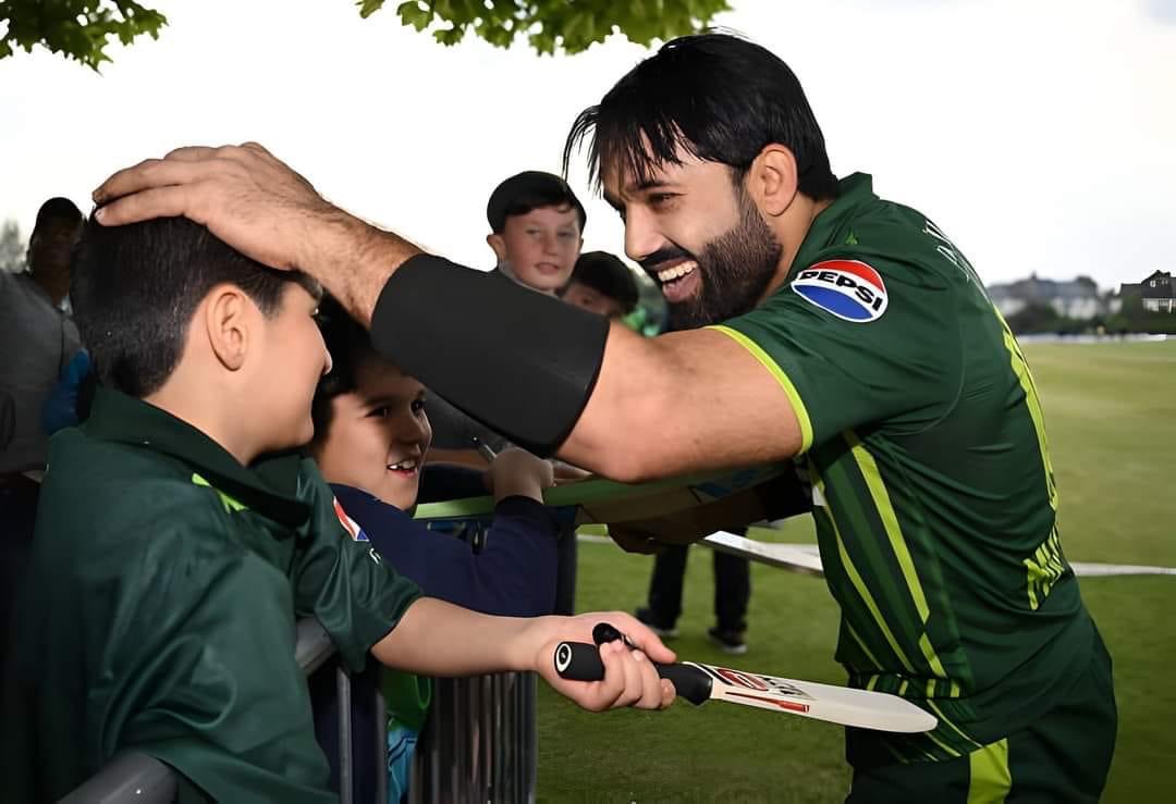 Mohammad Rizwan met his little fans after the match.