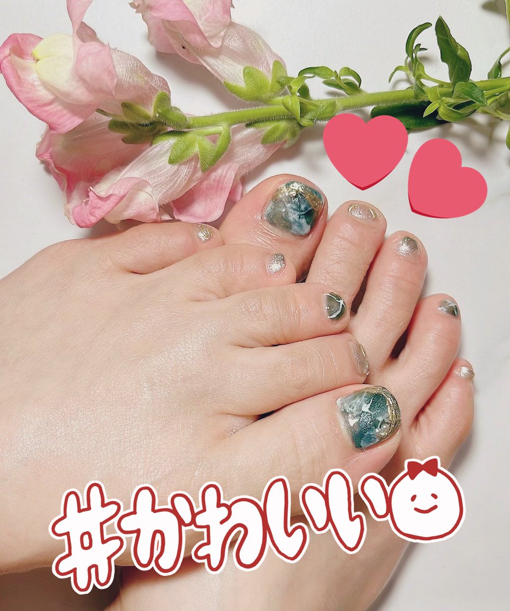 今月のネイル💅✨

カラーはグリーン
ということだけ
お伝えして
後はおまかせで
お願いしました♡♡