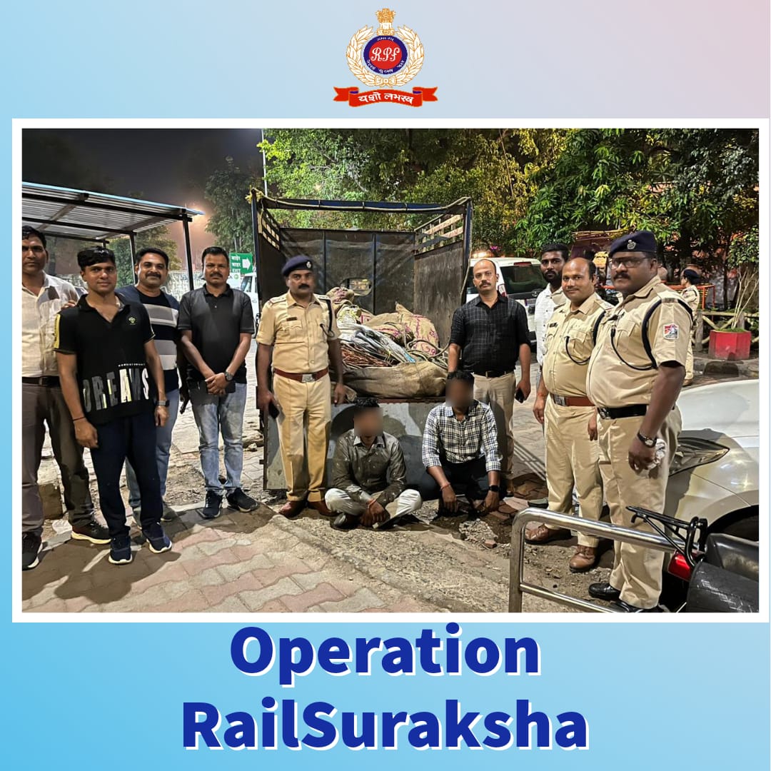 #RPF Nagpur arrested two accused for stealing 1085 kgs of OHE copper wire worth 8.6 lakhs, a crucial component of railway electrification. We stand firm in protecting #RailwayProperty thereby ensuring the safety & integrity of our nation's vital infrastructure. #RailSuraksha