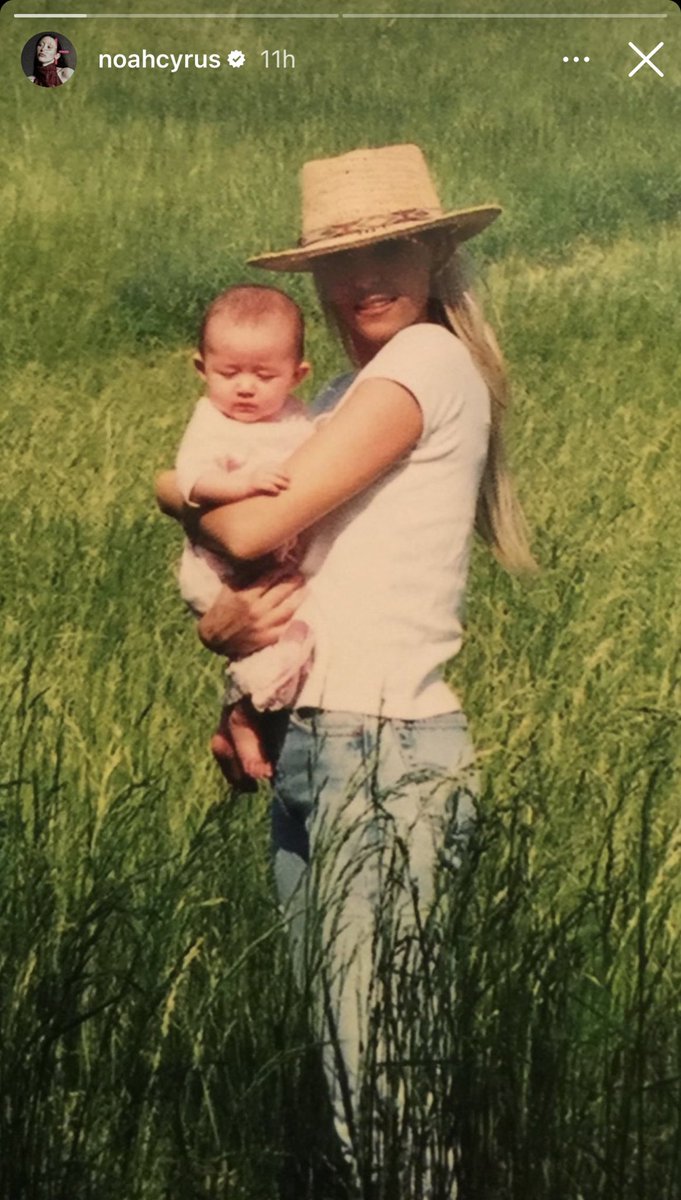ncsources's tweet photo. Noah Cyrus shares an old picture with her mom Tish on her story.❤️ https://t.co/8WYCZfCT5X