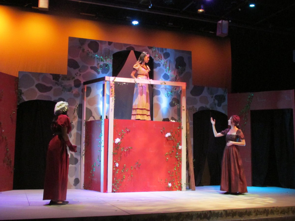 That’s a wrap on Romeo and Juliet! We had a wonderful closing show and thank you to all who attended! We are so proud of all our theatre and stagecraft students for creating this wonderful show!👏👏👏