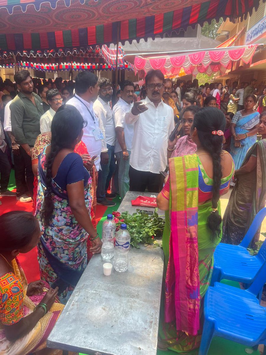 VSR_INC's tweet photo. Roses are being distributed in ongoing #GeneralElections2024 in A.P State.(Assembly - Rajanagaram-49, Booth-145).Is it not the violation of #MCC ?
#Phase4Voting 
#MyVoteMyRight 
#DeshKaGarv 
#LokSabhaElections2024 https://t.co/gQVhnWF3yI