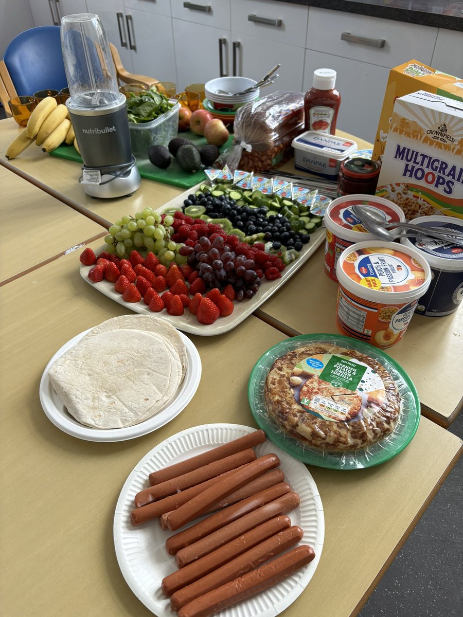 Special SATS breakfast for our Year 6 children. Nourished tummies, nourished minds. Good luck to all the children starting their exams today @healthyschools #SATsWeek