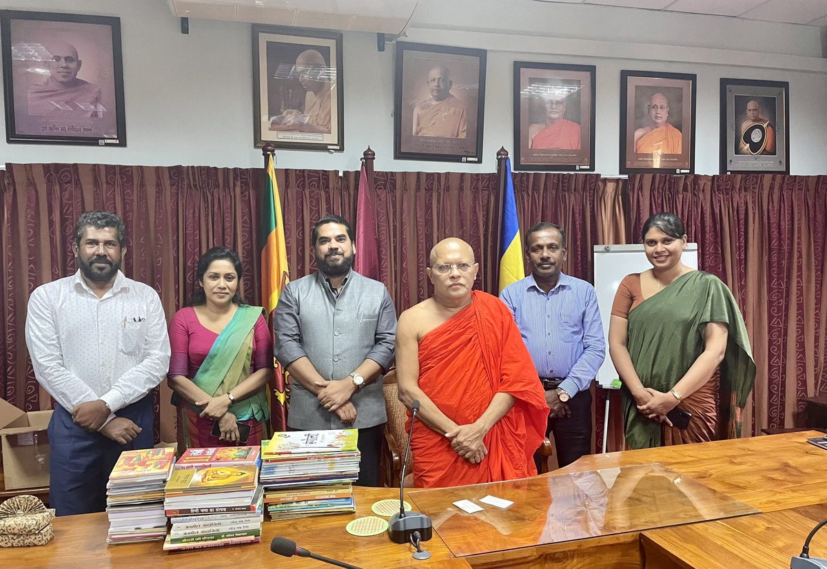 Language transcends borders. #Hindi is one of the languages taught at the Buddhist and Pali University under the Faculty of Language Studies. Director @iccr_colombo donated about 100 Hindi books to Ven. Prof. Neluwe Sumanawansa Nayaka Thero, Vice Chancellor of the University.