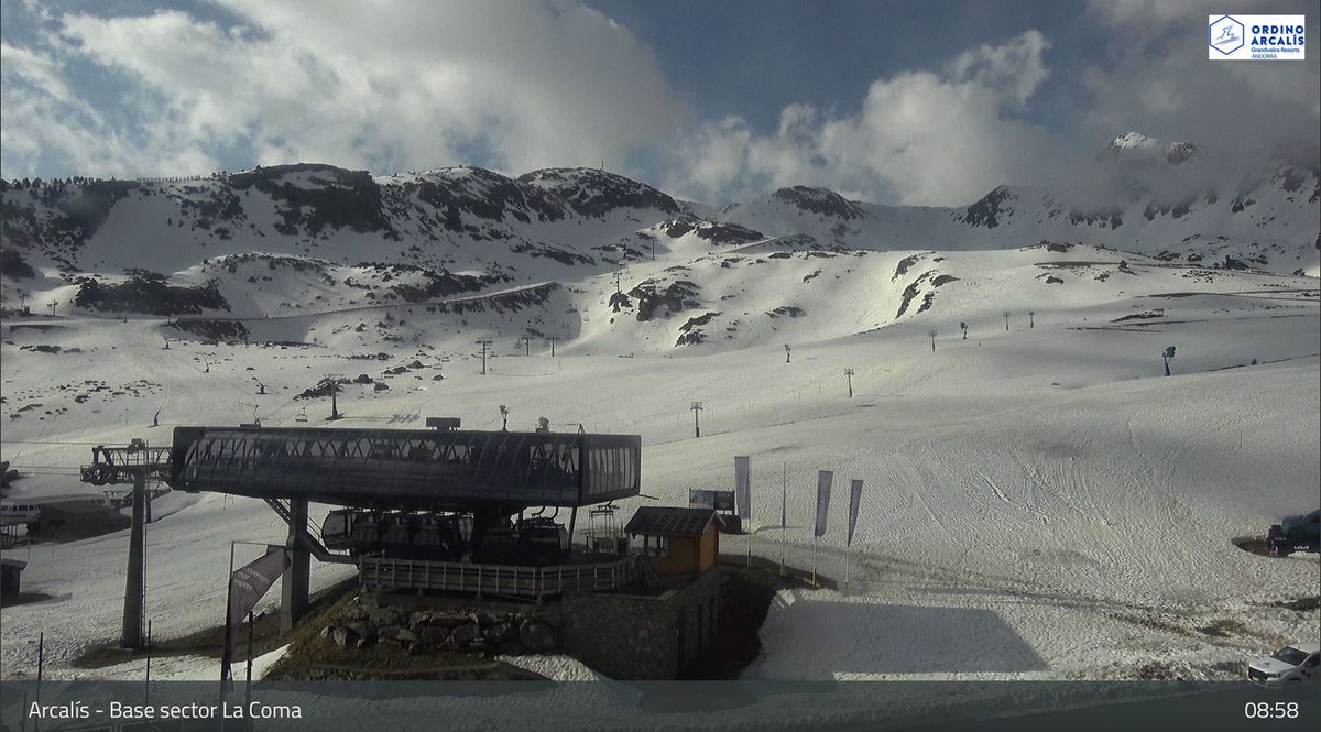 Les precipitacions d'aquesta nit han sigut en forma d'aigua a totes les cotes i han deixat registres minsos

Borda Vidal: 0,4 mm
Roc de St. Pere: 2,6 mm
Les Salines: 3 mm
Bony de les Neres: 2,8 mm