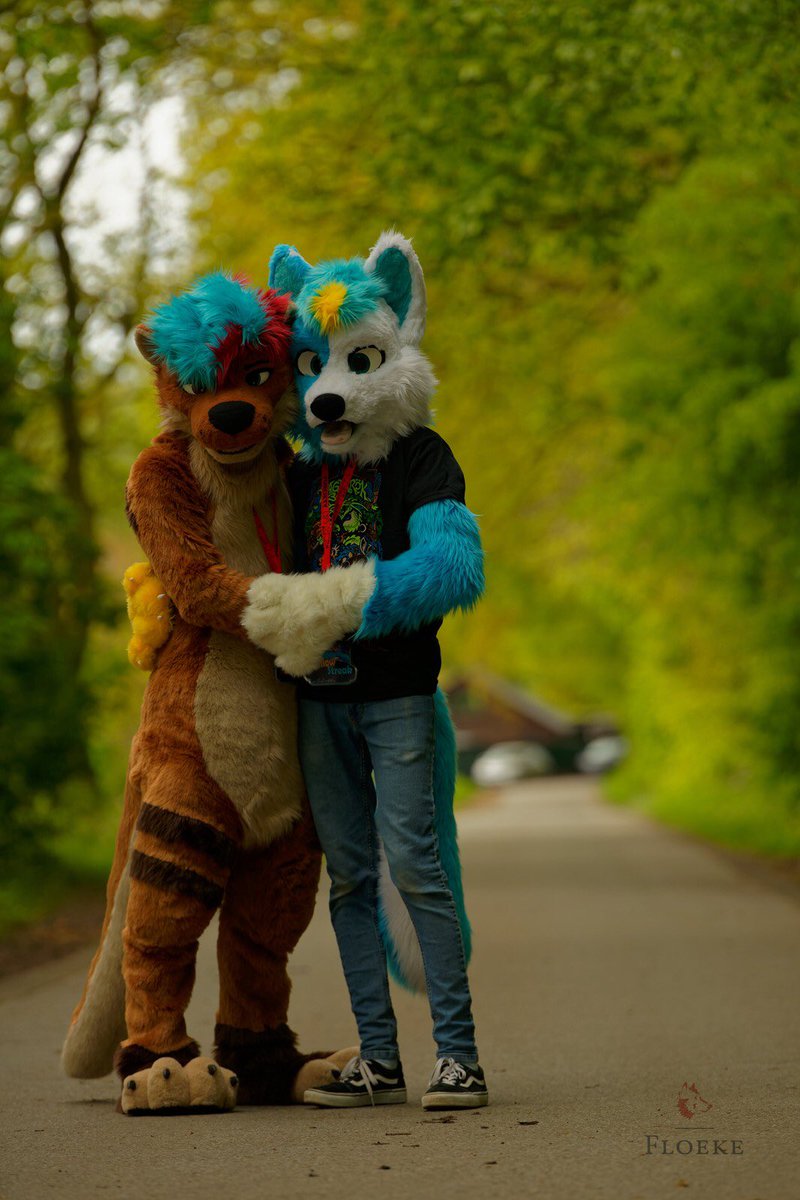Husks and Otts! ♥️
We wish you a great start into the new Week.

🦦: <a href="/MrTomxo/">MrTomxo</a> 

📸: <a href="/FloekeWusky/">Floeke</a> 
📍: <a href="/FurcietyD/">Furciety</a>