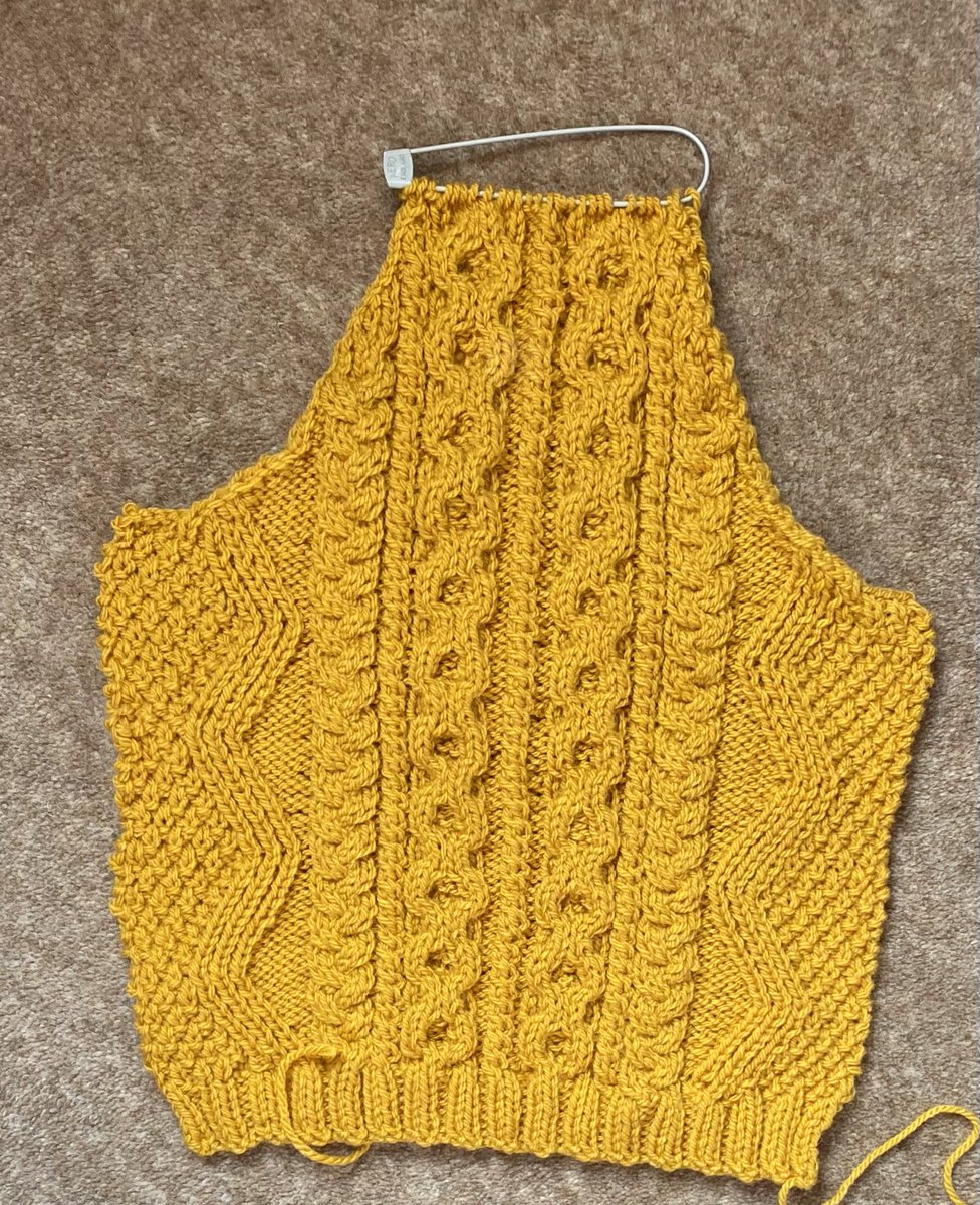 etsy.com/uk/shop/scotti… Had to abandon this little work to complete the Custom Order Scots Bonnet of yesterday but picked up this child’s jumper yesterday and finished off the back #MHHSBD #firsttmaster #CraftBizParty