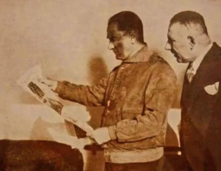 Mustafa Kemal Atatürk’ün, nadir bilinen sivil kıyafetli fotoğrafı.