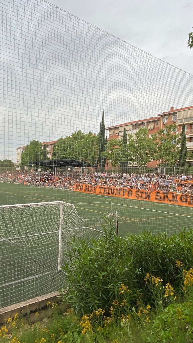 intervaldemoro's tweet photo. Día inolvidable…. Gracias a toda la gente que vino a animar al equipo. El Restón reventó y ayudó a los nuestros a conseguir esta victoria tan importante. 
Un pasito más cerca del objetivo 🧡 https://t.co/sO66YfiXaW