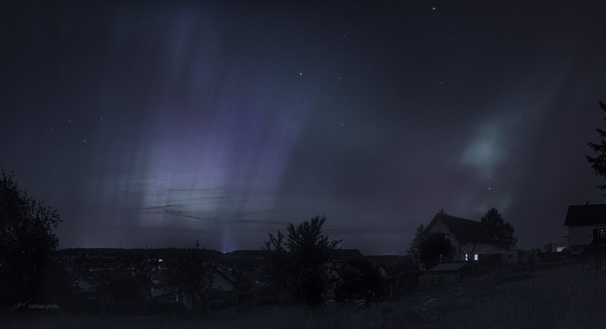 Colorful Aurora appearance over my hometown 🏡 at the French-German border. This solar storm is a historic event now! 🤩 See also the second image, processed for the visual edition: this is what it looked like to the naked eye. Images: @SeVoSpace #aurora #northernlights
