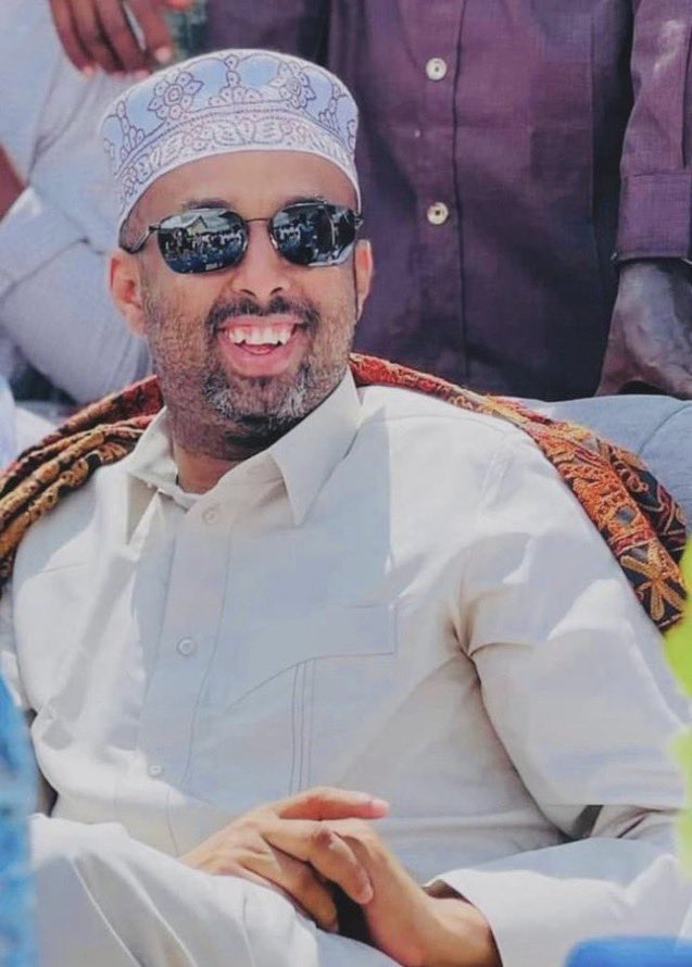 Hambalyo Ugaaska 21aad ee beesha Xawaadle; Ugaas Yuusuf, Ugaas Xassan, Ugaas Khaliif. 

Abti macaan allaha kuu fududeeyo howsha culus ee Aad qaadey🤲🏾

Kii lagu nagaadee, noqo loo hanweyn yahay.