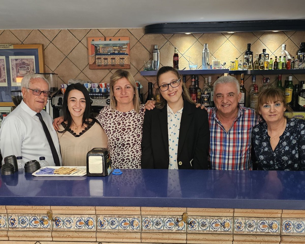 imetvng's tweet photo. Piscolabis torna a col·laborar amb el TIMOL i ofereix l'oportunitat a una participant del programa a realitzar les pràctiques i aprendre l'ofici d'ajudant de cambrera
Més experiències #TIMOL⤵️
🔗https://t.co/7x3akG8Bol
#FinancatUE #FonsUECat #FonsREACT #NGEUCat @econ_socialcat https://t.co/9wvFTHowjh