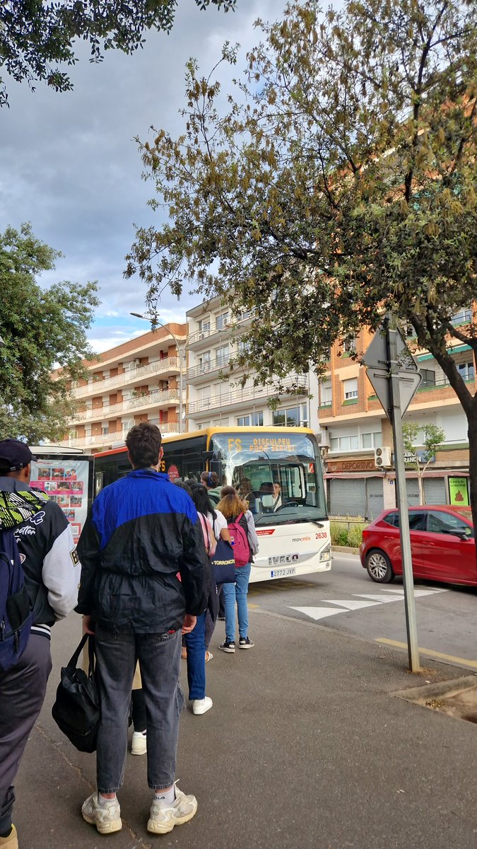 neregg5's tweet photo. @busbdvbcn @324cat @20m @DiariDeSabadell I el A2 igual! Anava ple ja desde Badia... https://t.co/jPG0g22Lqf
