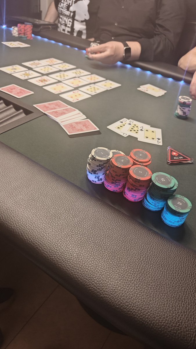 3 boards 3 card hold'em is fun. ♠️

#Poker