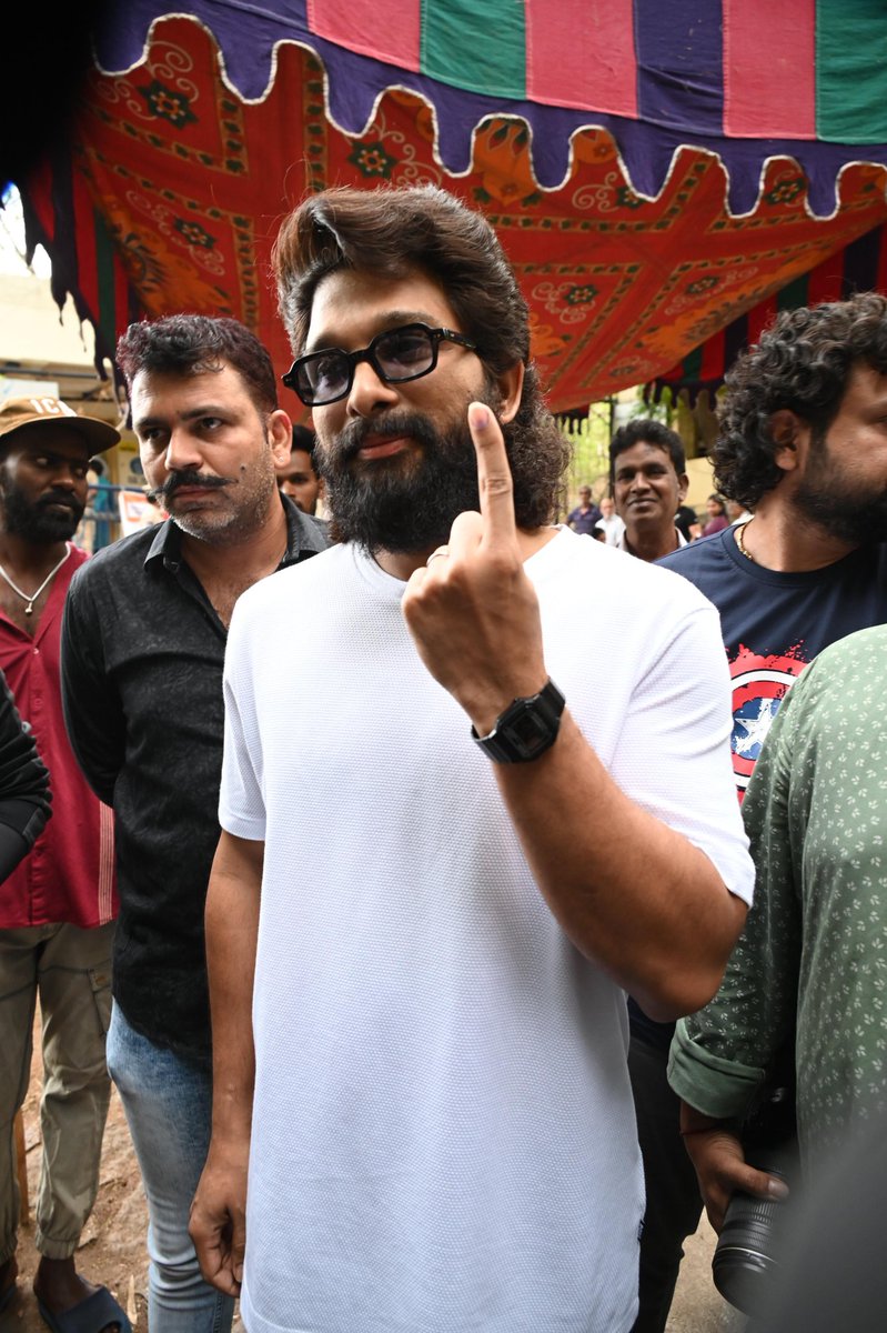 .@alluarjun has casted his vote for Telangana Lok Sabha elections Today at Jubilee Hills, Hyderabad. #Elections2024 #Vote