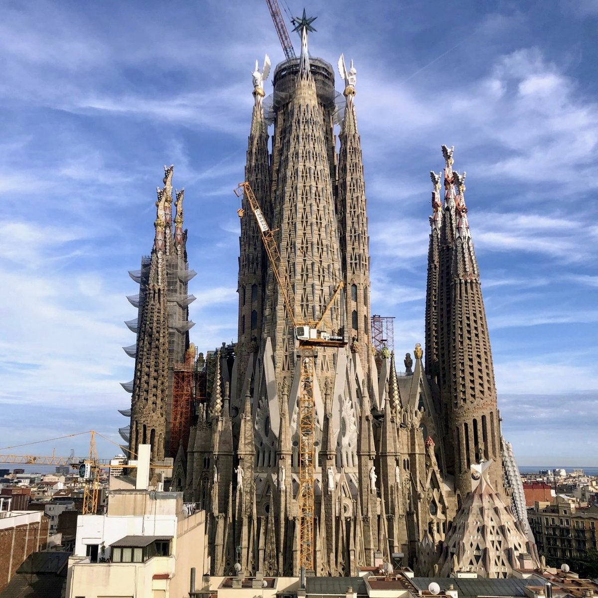 5月12日現在のサグラダファミリア
2026年に完成予定のメインタワー
イエスの塔が少し高くなってきました！

#サグラダファミリア #イエスの塔
#マリアの塔 #福音書記者の塔
#sagradafamilia #バルセロナ
#スペイン旅行 #バルセロナ旅行
#スペイン観光 #バルセロナ観光
#バルセロナ直行便 #世界遺産