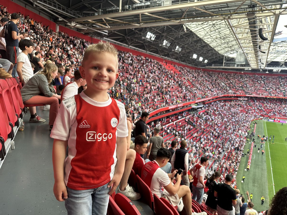 NvanMJ's tweet image. En dan eindelijk ook het #ajaxdebuut voor onze derde. Dat er nog vele mogen volgen, Strijder! #ajaalm @AjaxFancare