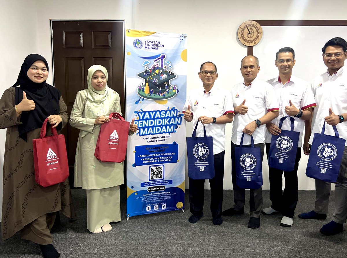 umtholdings's tweet photo. 13 April 2024 | UMT Jaya Holdings Sdn Bhd (UMTJ) telah membuat Kunjung Hormat kepada Yayasan Pendidikan MAIDAM.
#gobeyond #universitimalaysiaterengganu
#umtjayaholdings #umtjconsultancyservices #akuatropsdnbhd #umt #umtj #umtjcs #aksb https://t.co/7oupD1Oxyg