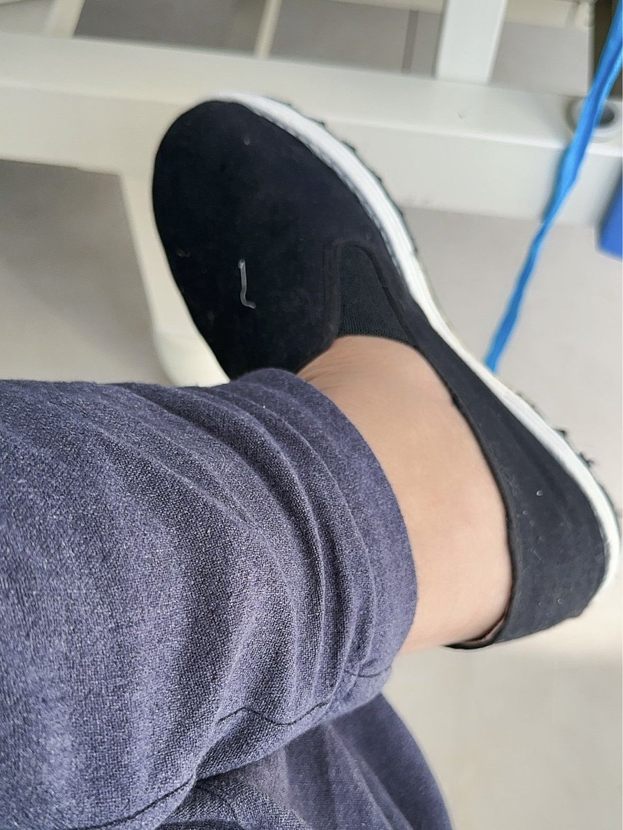 Cyanyip_Slave's tweet photo. 陪床还是布鞋方便！ https://t.co/k77b61Olv5