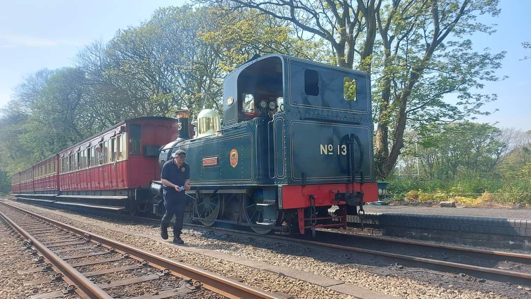 No.13 𝘒𝘪𝘴𝘴𝘢𝘤𝘬 of 1910 in the afternoon sunshine yesterday with the 2.00pm ex-Douglas; the railway is running today and our gift shop is open #iomrailway #heritage #steam #nostalgia #greatphoto #Castletown #placetobe #IsleofMan #Kissack #locomotive #BeyerPeacock #IMR150