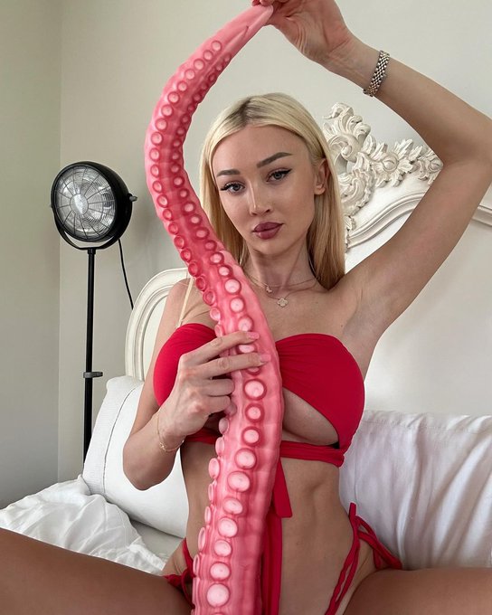 If your bigger show me in the comments 🍆😋 https://t.co/ES67BtlwF2