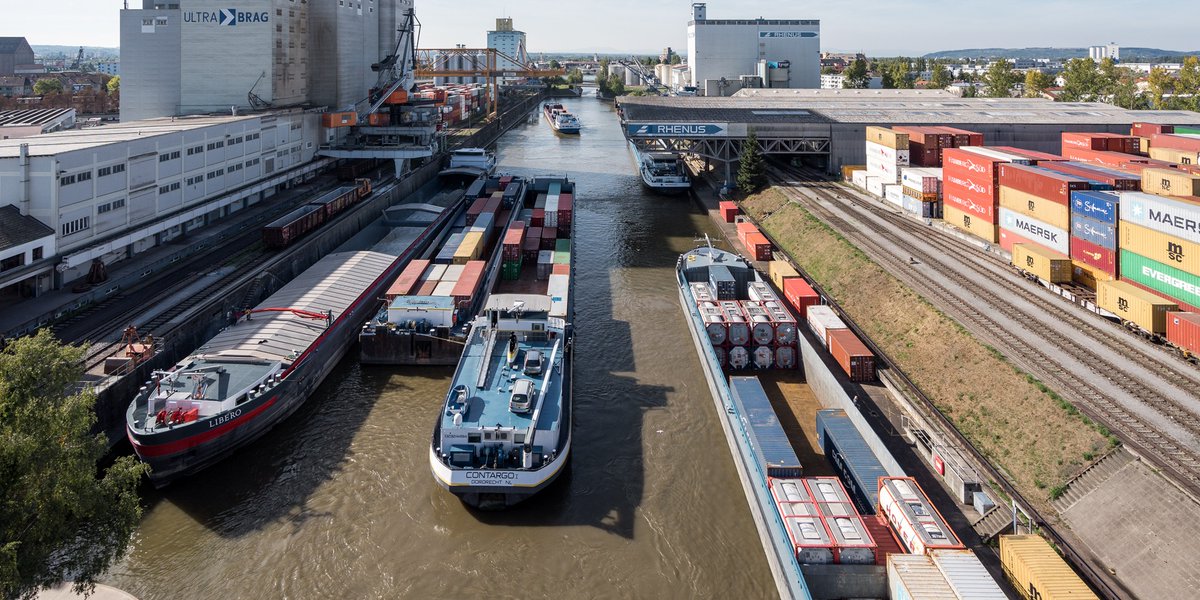 agroscope's tweet photo. Owing to its low degree of #SelfSufficiency, Switzerland is highly dependent on #FoodImports. Because of this, it is important to assess its vulnerability in terms of #SupplySecurity of these key imported goods. Overview here ➡️ https://t.co/t5spgMY6UU https://t.co/W8hGlxdK9a