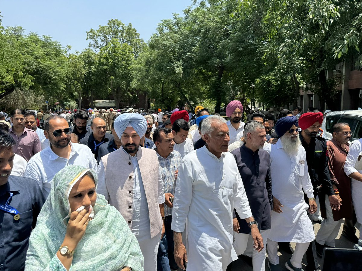 ਅੱਜ ਭਾਜਪਾ ਪੰਜਾਬ ਪ੍ਰਧਾਨ ਸ਼੍ਰੀ @sunilkjakhar ਜੀ ਅਤੇ ਲੋਕ ਸਭਾ ਹਲਕਾ ਸੰਗਰੂਰ ਤੋਂ ਭਾਜਪਾ ਉਮੀਦਵਾਰ ਸ਼੍ਰੀ @arvindkhannaoff ਜੀ ਦੇ ਨਾਲ ਜਾ ਕੇ ਉਹਨਾਂ ਦੇ ਬਤੌਰ ਭਾਜਪਾ ਉਮੀਦਵਾਰ ਨਾਮਜ਼ਦਗੀ ਪੱਤਰ ਦਾਖਲ ਕਰਵਾਏ। @BJP4India @BJP4Punjab #LokasabhaElection2024 #Sangrur #SunilJakhar #ArvindKhanna #Punjab