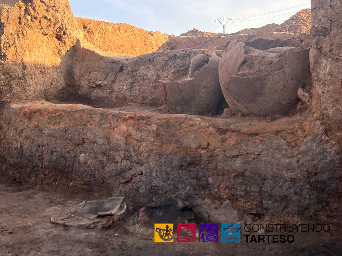 ¡Buenos días! 🌤️ ¡Vamos a por una nueva semana de excavaciones en el yacimiento de #CasasdelTuruñuelo! 🧱