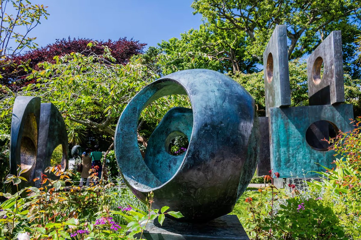 What can we learn about #artists from their #gardens? From the spectacular Tarot Garden Niki de Saint Phalle built in Tuscany to Barbara Hepworth’s sculpture oasis in St Ives, artists’ green spaces are about so much more than plants & pruning.✍️@KatyHessel theguardian.com/artanddesign/a…