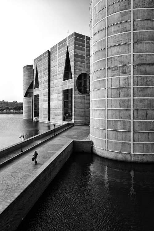Louis Kahn...
Jatiyo Sangshad Bhaban, National Assembly Building of Bangladesh. Dhaka 1961-1982 
Photographer Naquib Hossain
#architecture #arquitectura #LouisKahn #Kahn