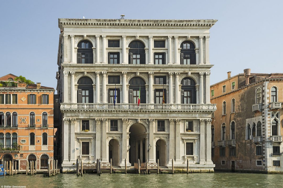 #PalacioGrimani,#MicheleSanmicheli,1556-1576.#Venecia,#Italia.@PalazzoGrimani
Este #palacio es una joya #arquitectónica del #renacimiento #veneciano.Su #fachada da al #GranCanal y se inspira en el #arteromano.Su nivel inferior se asemeja a un #arcodeltriunfo.
#DAC #arte #art