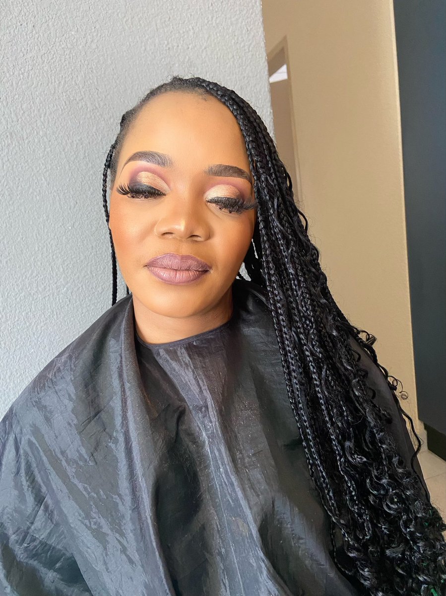 __BlessyChauky's tweet image. Pretoria based makeup artist 💄
Prices start from R400
Wig installation R250
House call fee depends on the client location
📞0604297838 /0760780270
Instagram.com/blessingchauky
#girlstalk #Girltalk  Thuso