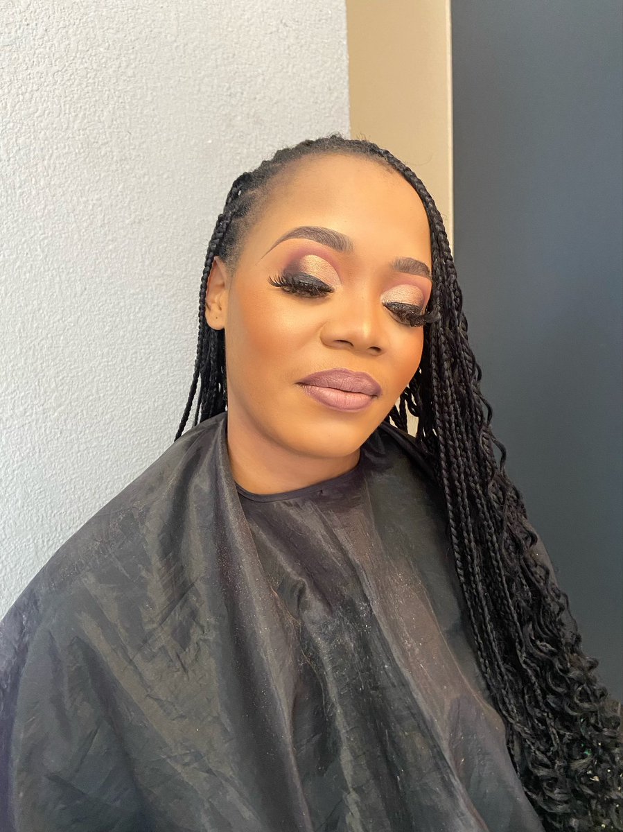 __BlessyChauky's tweet image. Pretoria based makeup artist 💄
Prices start from R400
Wig installation R250
House call fee depends on the client location
📞0604297838 /0760780270
Instagram.com/blessingchauky
#girlstalk #Girltalk  Thuso