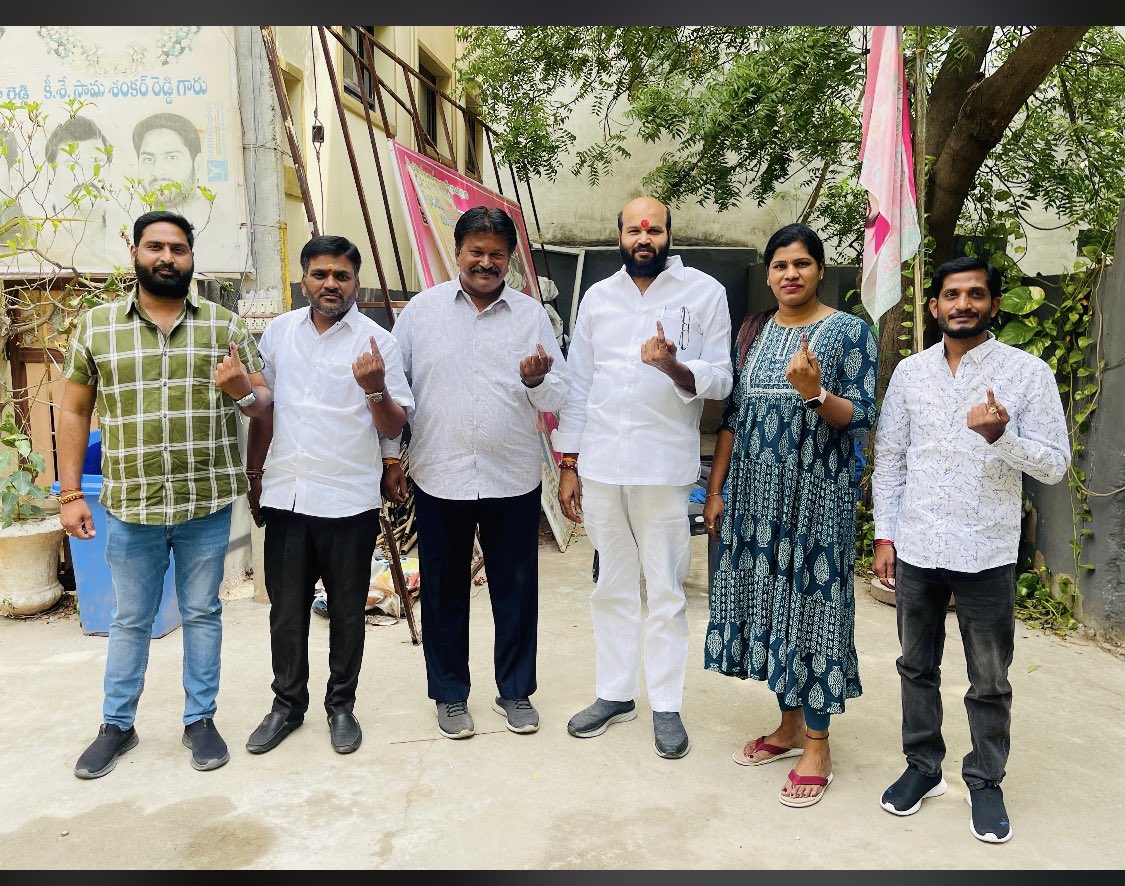 sama_swapna's tweet photo. We caste our vote for better future 🗳️ 
#VoteForBetterFuture 
#TelanganaElections2024 https://t.co/htU7FKvhDp