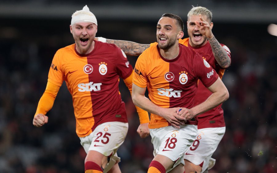 Şu güzelliğe bak çerçevelet duvara as 🦁😍@GalatasaraySK