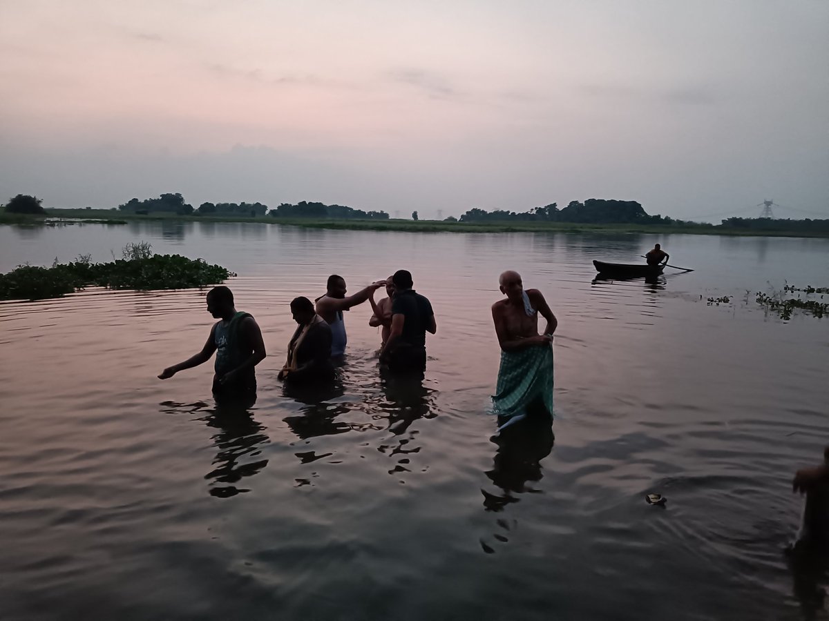 मन रे तू काहे ना धीर धरे वो निर्मोही मोह ना जाने, जिनका मोह करे मन रे ... इस जीवन की चढ़ती ढलती धूप को किसने बांधा रंग पे किसने पहरे डाले रुप को किसने बांधा काहे ये जतन करे मन रे तू काहे ना धीर धरे... #Kosi