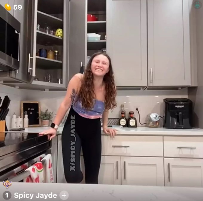 How&rsquo;s it hanging?🤪 (Worst cameltoe &amp; wedgie combo ever🥲) https://t.co/QcbR95sRt3