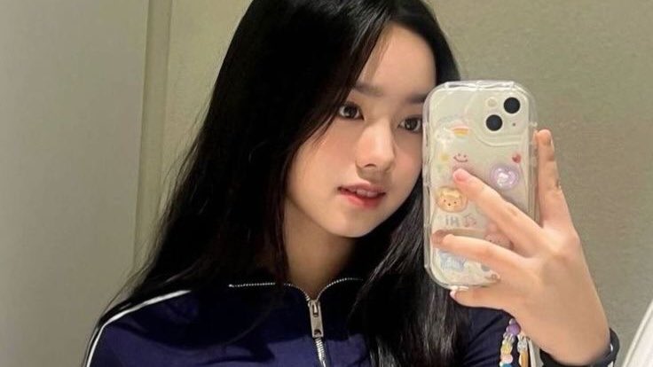 outromulletgi's tweet photo. ELISIA jet black hair or dark hair colors. She doesnt need to change her hair color that much. But I would love to see different and pretty hair styling on her! https://t.co/hUQKHDvTZ6