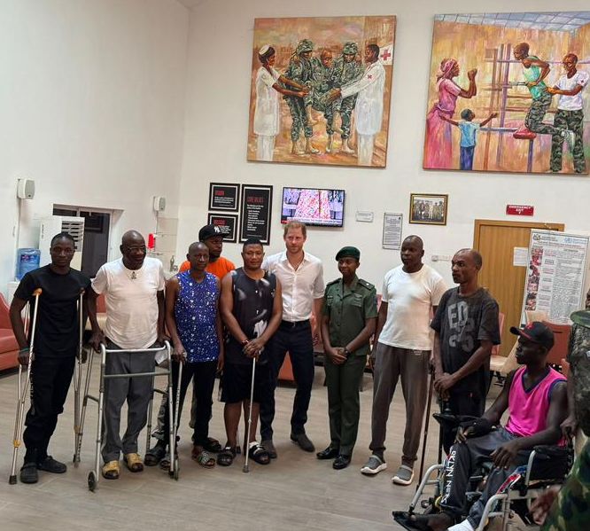 The Duke of Sussex, Prince Harry, paid a scheduled visit to Nigerian Army Reference Hospital Kaduna (NARHK) on Saturday 11 May 2024, and met with Wounded in Action (WIA) soldiers. The British Prince also met 2Lt Princess Oluchukwu Owowo who recently passed out from the