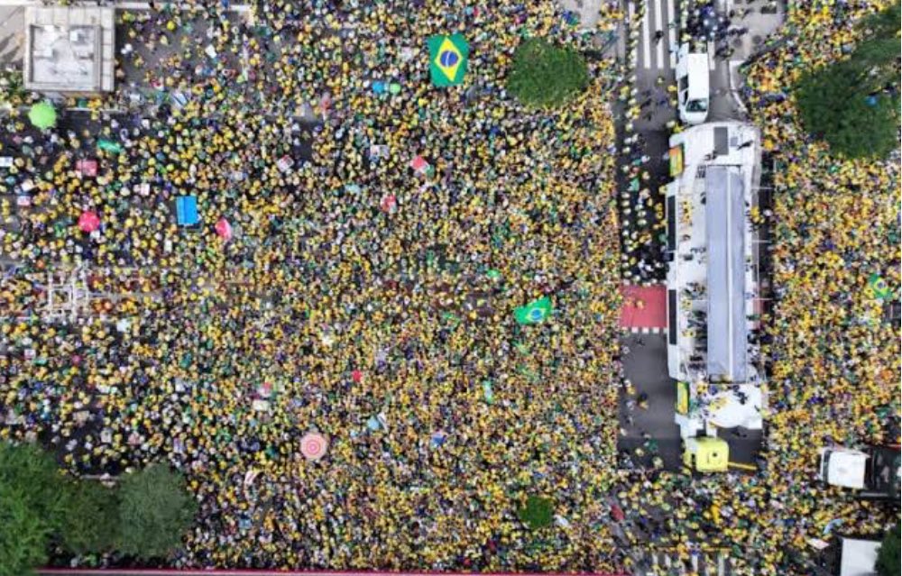 ⚠️🚨 QUAEST: Quem seria melhor para enfrentar Lula no lugar de Bolsonaro ? (Entre eleitores do ex-presidente em 2022) 

🔰 Michelle Bolsonaro (PL): 41% 
⚪️ Tarcísio de Freitas (REP): 33%
🔵 Ratinho Júnior (PSD): 7%
🔵 Ronaldo Caiado (UB): 5% 
🟠 Romeu Zema (NOVO): 5%