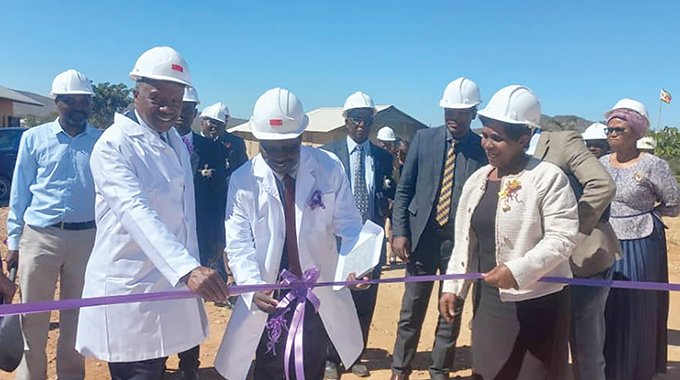 #IweWosvora🇿🇼: Nyika Inovakwa Nevene Vayo 1. Gwanda Adventist Primary Sch is constructing a $11.4m learning complex, including 16 classrooms, offices, a boardroom, library, administration section & school hall.@MoPSEZim @moysarzim @mhtestd @zccinzim @ZimGvt_NDS1 @Zim_Vision2030