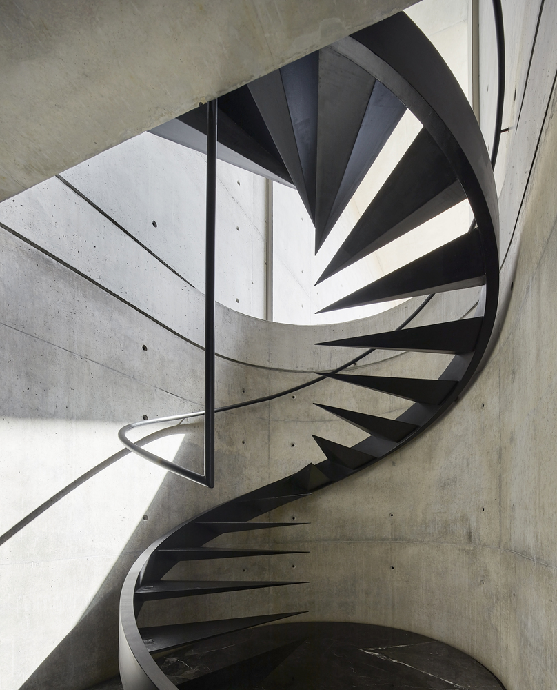 ArchDaily's tweet photo. #Residence 222 is designed in a way that one cannot read the domestic function behind the monolithic #concrete structure. The northwest façade is cut out and folded out, forming protective and directional shields to the openings. https://t.co/0jVJ7rndzn #architecture https://t.co/ByhFHxFi99