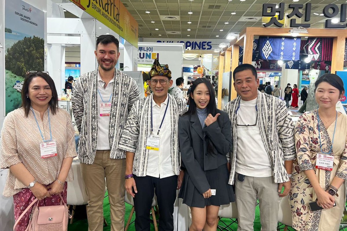 Pak Sandiaga Uno, Dita Karang, Pejabat Kedubes dan Matta Tour & Travel owner di Seoul International Travel Fair 2024

#DITA #SECRET_NUMBER @5ecretNumber