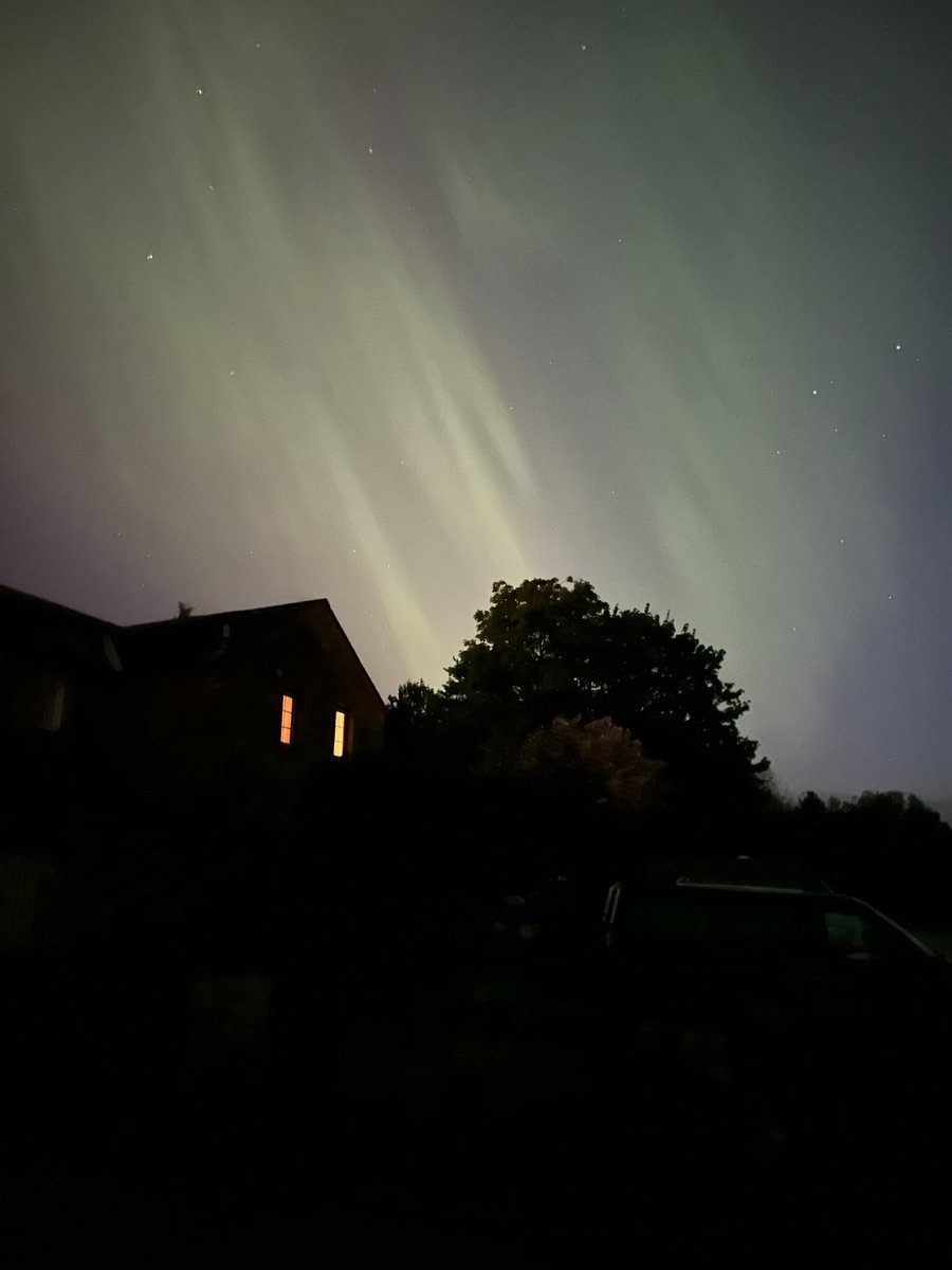 Our neighbour took this amazing picture of our house with the northern lights loking stunning it was taken at 1am I know this as the bathroom lights are on as we’ve gone for a pee 🤣🤣🤣 🤣🤣