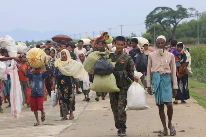 ro_salam1's tweet photo. အဖြူဆိုပြီး သကြားမှတ်လို့ စားခဲ့ဖူးရင် ငံနေမှသာ ဆားမှန်းသိတော့တယ်။  ဒါကြောင့် လူတွေကို အပေါ်ယံကြည့်ပြီး ဆုံးဖြတ်လို့မရဘူး။ 

ဒါကတော့ အကြမ်းဖက် AA ဦးစီးချုပ် @TwanMrat ရဲ့ညွှန်ကြားချက်အတိုင်းဆော့နေတာ၊ သူတော်ကောင်းလိုလိုဟန်‌‌ေဆာင်နေတာ‌ပေါ့။ https://t.co/3R6HGgs04f