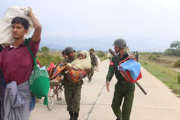 ro_salam1's tweet photo. အဖြူဆိုပြီး သကြားမှတ်လို့ စားခဲ့ဖူးရင် ငံနေမှသာ ဆားမှန်းသိတော့တယ်။  ဒါကြောင့် လူတွေကို အပေါ်ယံကြည့်ပြီး ဆုံးဖြတ်လို့မရဘူး။ 

ဒါကတော့ အကြမ်းဖက် AA ဦးစီးချုပ် @TwanMrat ရဲ့ညွှန်ကြားချက်အတိုင်းဆော့နေတာ၊ သူတော်ကောင်းလိုလိုဟန်‌‌ေဆာင်နေတာ‌ပေါ့။ https://t.co/3R6HGgs04f