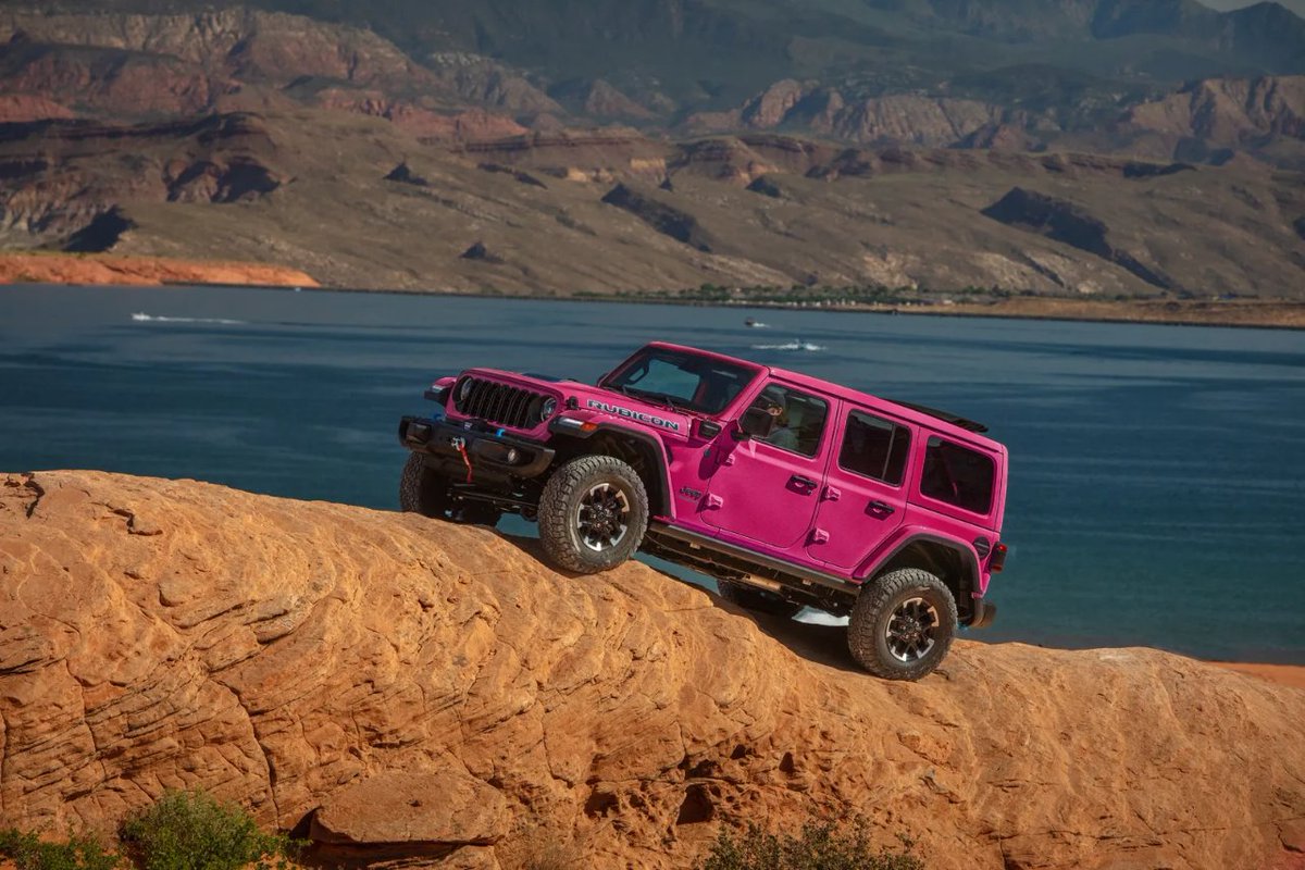 Prepare to turn heads! The iconic Pink Jeep Wrangler is making its way to the UK. Get ready to make a statement on and off-road 💖

#Jeep #JeepWrangler