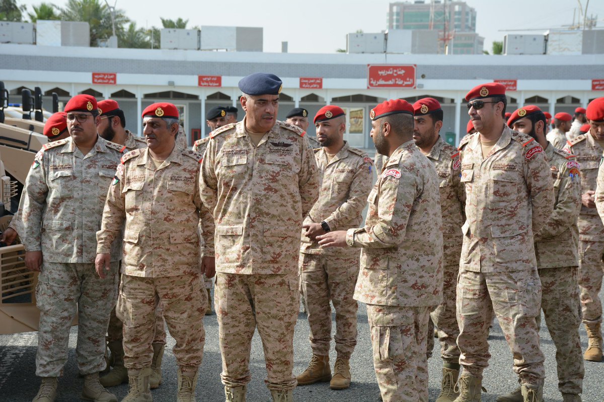 KuwaitArmyGHQ's tweet photo. #رئيس_الأركان يقوم بزيارة تفقدية إلى #قيادة_الشرطة_العسكرية

قام سعادة رئيس الأركان العامة للجيش الفريق الركن طيار بندر سالم المزين صباح اليوم بزيارة تفقدية إلى قيادة الشرطة العسكرية، وكان في استقباله لدى وصوله آمر قيادة الشرطة العسكرية العميد الركن عادل عبدالله يوسف وعدد من ضباط القيادة. 

واستمع سعادته في مستهل زيارته إلى إيجاز مفصل تم من خلاله بيان طبيعة المهام والواجبات المنوطة بالشرطة العسكرية. وشهد خلال الزيارة عرضاً خاصاً لقوات الشرطة العسكرية، تضمن كيفية التعامل في عمليات مكافحة الشغب، كما جرى تقديم عرض لبعض المهارات والفنون القتالية في أسلوب التعامل لحفظ أمن الشخصيات خلال تنقلها.

وأكد سعادة رئيس الأركان أن منتسبي الشرطة العسكرية هم القدوة في الإنضباط والإلتزام، ووجودهم أساس نجاح الواجبات والمهام لعموم وحدات الجيش.

وفي ختام الزيارة أشاد سعادة رئيس الأركان العامة للجيش الفريق الركن طيار بندر سالم المزين بما يقدمه منتسبي الشرطة العسكرية من جهود و ما يقومون به من مهام وواجبات مناطة بهم، ودعا إلى المحافظة على درجة جاهزيتهم والوصول بها إلى المستويات التي نتطلع إليها جميعاً، متمنياً لهم دوام التوفيق والسداد، والعمل لما فيه خير وطننا المعطاء، في ظل القيادة الحكيمة لسمو أمير البلاد  القائد الأعلى للقوات المسلحة، حفظه الله ورعاه وسدد على طريق الخير خطاه.

#الجيش_الكويتي