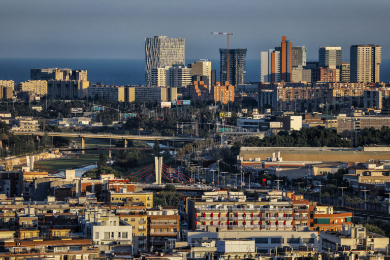 📈 El PIB de Barcelona supera per primera vegada els 100.000 milions d’euros Representa més d’una tercera part del total de l’economia catalana (35,4% el 2022), percentatge que es manté estable amb una lleugera tendència a l'alça els darrers anys 👉via.bcn/lQ8L50RBVYR